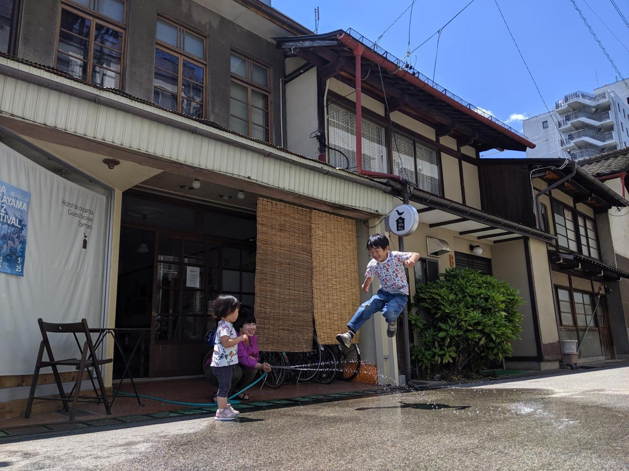 טקיאמה Guesthouse Tomaru מראה חיצוני תמונה